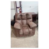 OVERSIZED MANUAL RECLINER 44' X 37' X 21' SEAT