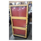 MAGNETIC DISPLAY CASE 26' X 14' X 59'