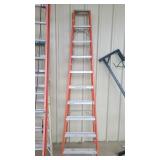 FIBERGLASS 10' LADDER