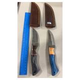 2 DAMASCUS STYLE KNIVES WITH SHEATH