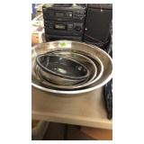 STAINLESS STEEL BOWL SET &4 ROUND CAKE PANS
