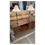 2 MATCHING TABLE LAMPS, TABLE & NIGHT STAND
