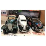 GROUP OF DIE CAST METAL CARS