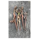 4 CHAIN BINDERS & PIPE WRENCH