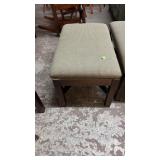 UPHOLSTERED BENCH, 31'X18.5'X17'