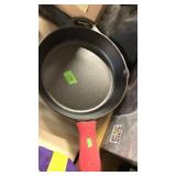 NEW LOOKING LODGE CAST IRON SKILLET 10 1/4'
