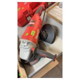 MILWAUKEE ANGLE GRINDER