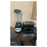 BLENDER, TOASTER & KITCHEN AID HAND MIXER