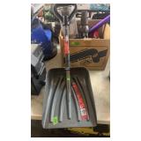 TELESCOPING SNOW SHOVEL