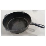 GRISWOLD #8 CAST IRON POT