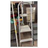 ALUMINUM STEP STOOL
