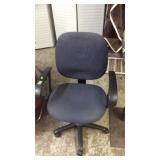 BLUE SWIVEL OFFICE CHAIR