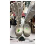 LADIES WHITE SOREL BOOTS SIZE 9