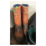ORANGE DUNLOP INSULATED BOOTS SIZE 12