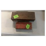 2 SHARPENING STONES