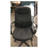 BLACK OFFICE CHAIR