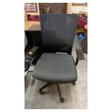BLACK SWIVEL OFFICE CHAIR