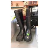 LACROSSE RUBBER BOOTS SIZE 8