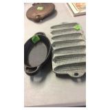 CAST IRON PIONEER WOMAN BAKING PANS & CORN BREAD