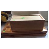 WOODEN CHESS SET W/ BX W/ CHESS PIECES