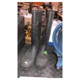 SERVUS RUBBER BOOTS SIZE 11