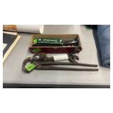 UNIVERSAL SCRAPER, LINOLEUM CUTTER, NIPPERS &