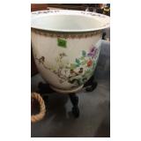HAND PAINTED CHINESE FAMILIE PORCELAIN  PLANTER