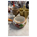 GROUP OF POTTERY ITEMS