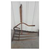 ANTIQUE CRADLE SCYTHE