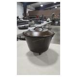 CAST IRON DUTCH OVEN W/ LID 9'X7'