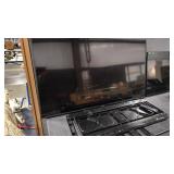 SAMSUNG 55' TV W/ REMOTE AND WALL MOUNT