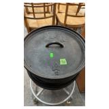 CAMP CHEF CAST IRON DUTCH OVEN