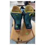 BURTON'S SNOW BOARD BOOTS SIZE 10.5, GREEN