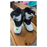 BURTON'S SNOW BOARD BOOTS SIZE 10, WHITE