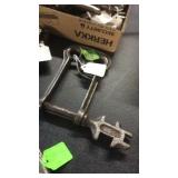 HORSE CLEVICE W/ WRENCH