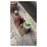 2 HYDRAULIC BOTTLE JACKS