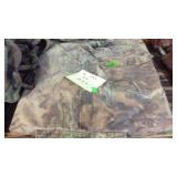 2 PR OF 34 REG CAMO PANTS
