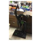 METAL GIRAFFE SCULPTURE