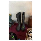 NORTHSIDE RIVER BOOTS SIZE 6