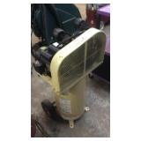 INGERSOLL RAND 2HP 20 GAL AIR COMPRESSOR