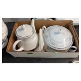 NORITAI LEDGENARY TEA POT & SERVING DISH