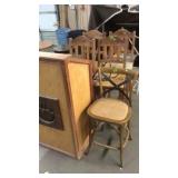 LECTURN & 5 WOOD BAR STOOLS