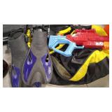 4 FLIPPERS, WATER SHOES AND WATER GUN IN BAG