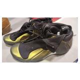 NIKE FLIGHTPOSITE SIZE 7.5 SHOES