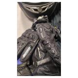 3 PAIRS OF MOTORCYCLE GLOVES AND HEAD GLOVES