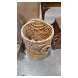 WOVEN FLOOR BASKET W/ LID