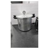 PRESTO DELUX PRESSURE COOKER W/ VALVE