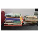 DR.SUESS & CHILDRENS BOOK ASSORTMENT