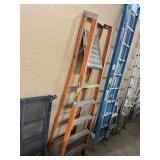 8' PLATFORM LADDER
