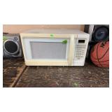 HAMILTON BEACH MICROWAVE OVEN